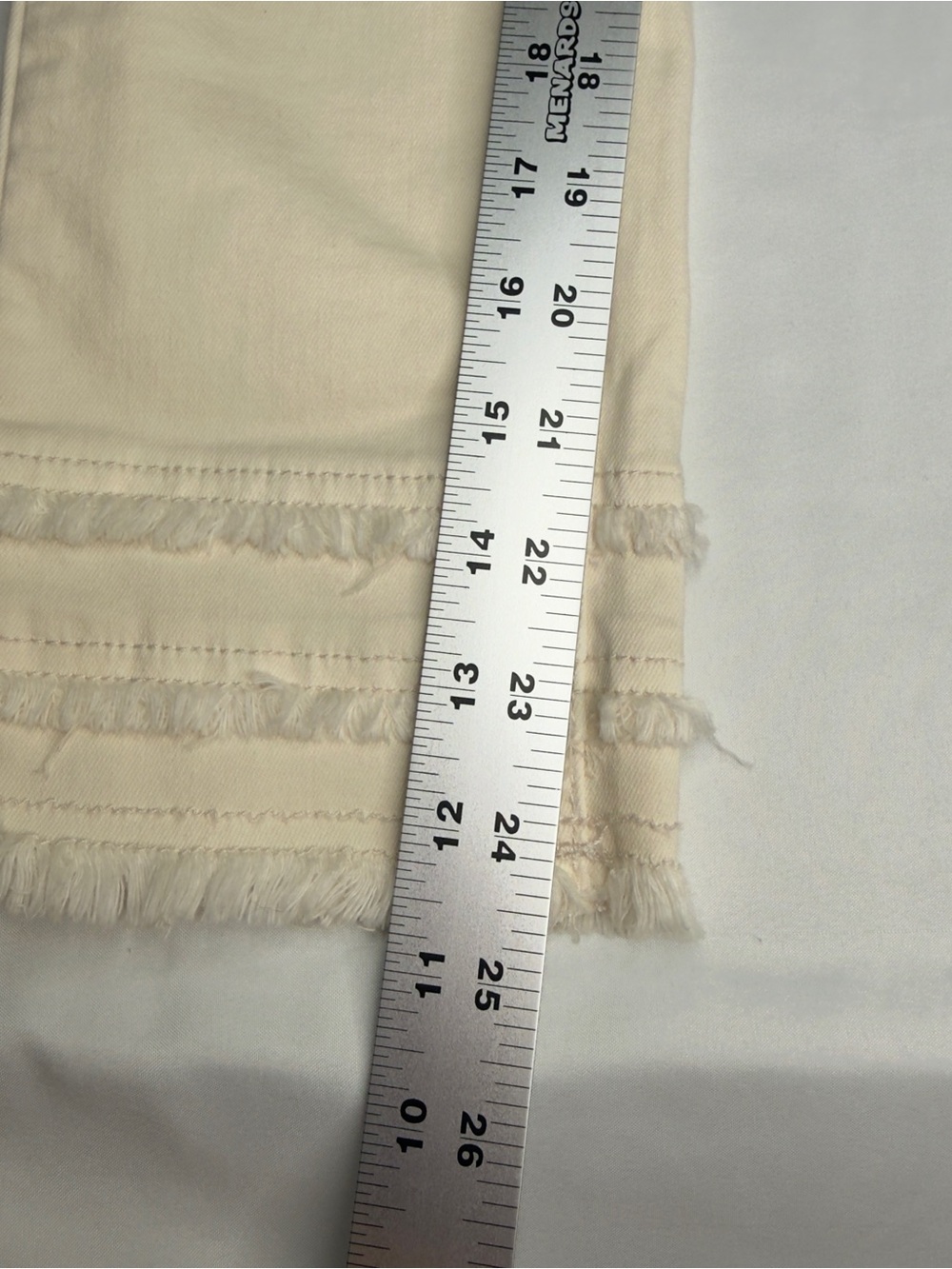 CHARLIE B Off White Ankle Frayed-Hem Jeans Size 0 - Picture 10 of 10